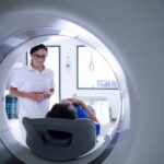 Od czego zależy cena rezonansu magnetycznego i dlaczego badania MRI mają różne koszty?